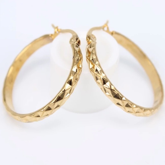 NEW 18 Yellow Gold Round Hoop Earrings - Picture 3 of 6